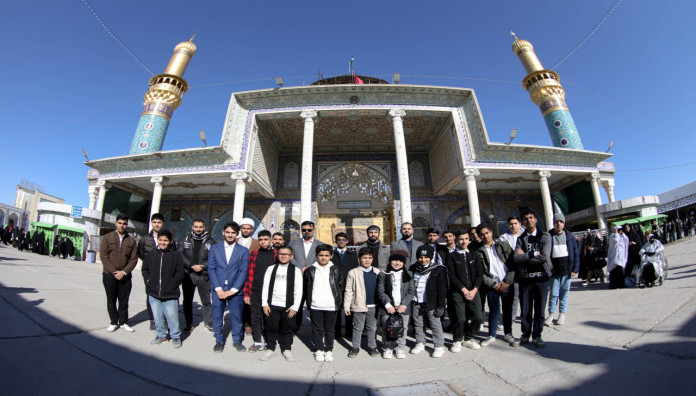 طلبة حفظ القرآن الكريم في كربلاء يتشرّفون بزيارة الإمامين العسكريين (عليهما السلام)
