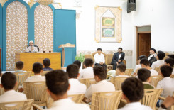 المجمع العلمي يقيم محاضرةً عن أساليب الحفظ لطلبته الحفَّاظ في قضاء الهندية