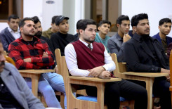 المَجمَع العلميّ يقدم محاضرات قرآنية لعدد من طلبة جامعة كربلاء