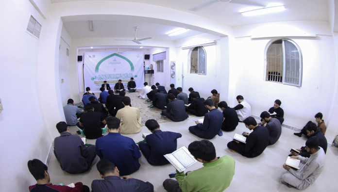 المجمع العلمي يقيم ختمة رمضانية لطلبة الأقسام الداخلية في جامعة كربلاء