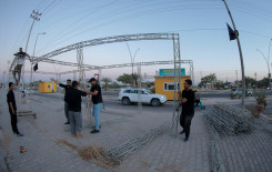 استعدادًا لزيارة الأربعين.. المجمع العلمي يباشر نصب محطات تعليم القراءة الصحيحة للزائرين في كربلاء