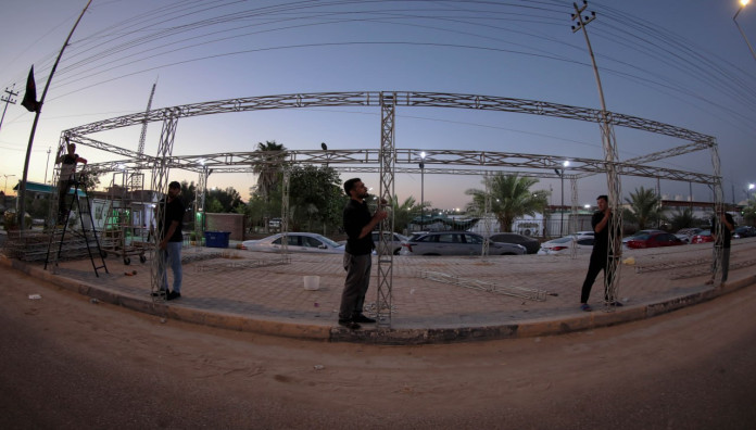 استعدادًا لزيارة الأربعين.. المجمع العلمي يباشر نصب محطات تعليم القراءة الصحيحة للزائرين في كربلاء